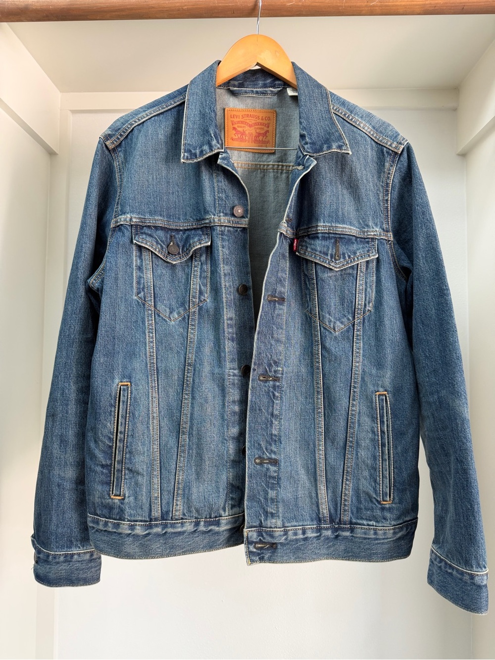 Levi's Men's Blue Denim Trucker Jacket Large